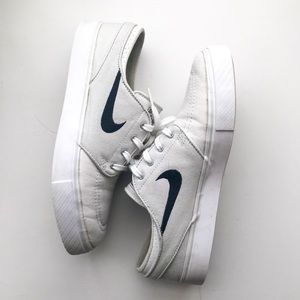 White Janoski Nike sb